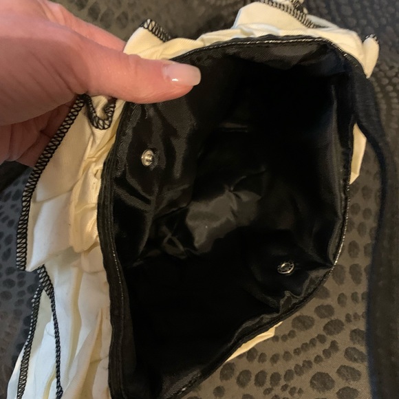 Spring Traditions Ruffle Bag, New w/o Packaging, 3- Tiered Ruffled Handbag - Picture 8 of 10